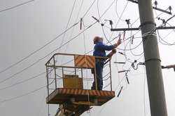 Через сильний вітер у Києві були знеструмлені сотні будинків у шести районах