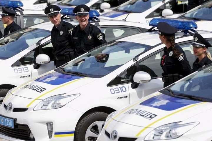 У Нацполіції кажуть, що зарплата патрульного у Києві стартує від 13 тисяч гривень