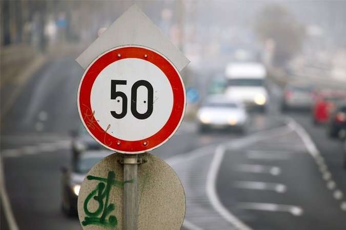 У Патрульній поліції пояснили, чому у межах населених пунктів швидкість обмежена 50 км/год