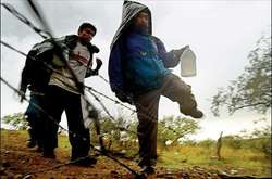 Нелегали намагаються перетнути державний кордон