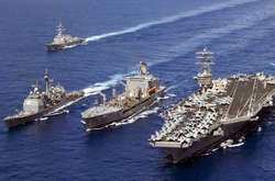 Авіаносець ВМФ США під час військових навчань