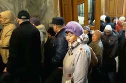 Пенсіонери масово кинулися оформляти муніципальну картку вінничанина 