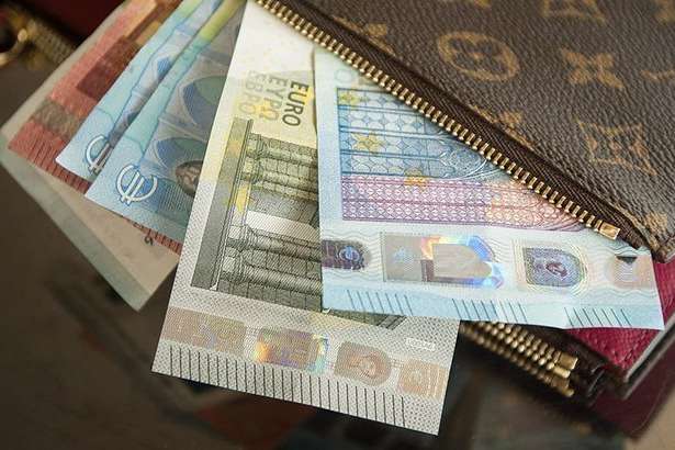 Нацбанк поднял официальный курс евро