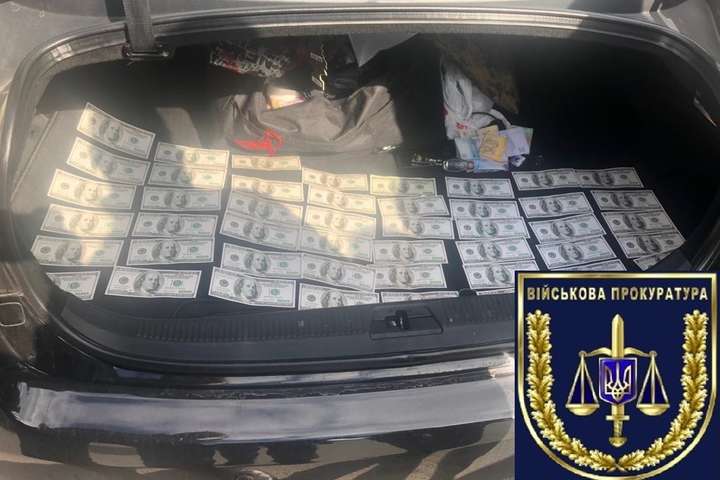 <p>Міського голову затримали після одержання частини неправомірної вигоди в розмірі 5 тисяч доларів</p> - На Дніпропетровщині міського голову затримали на хабарі