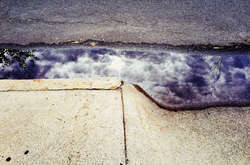 Тротуары после дождя: невероятные отражения в фотографиях Джошуа Саринана