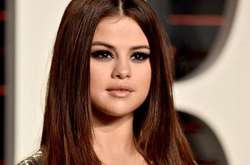 Селена Гомес станцевала на гигантской кровати в клипе I Can’t Get Enough