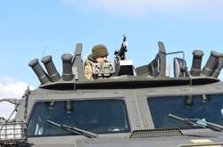 На полігоні під Житомиром випробували броньованих «Козаків»