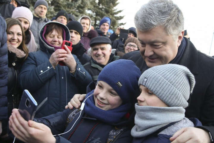 Президент України Петро Порошенко - Сьогодні Порошенко відвідає Донбас