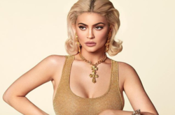 Кайли Дженнер сняла видеоурок со своим фирменным макияжем