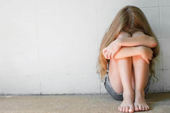 В Житомире пожилой мужчина изнасиловал семилетнюю девочку
