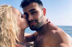 Бритни Спирс не может выйти замуж за молоденького возлюбленного. Названа причина