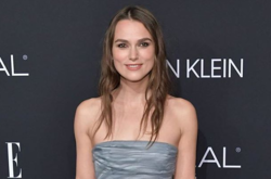 Кира Найтли в ярком шифоновом платье на премьере в Нью-Йорке: фото