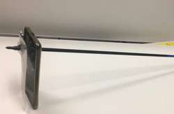 Австралиец защитился от летящей в него стрелы мобильным телефоном