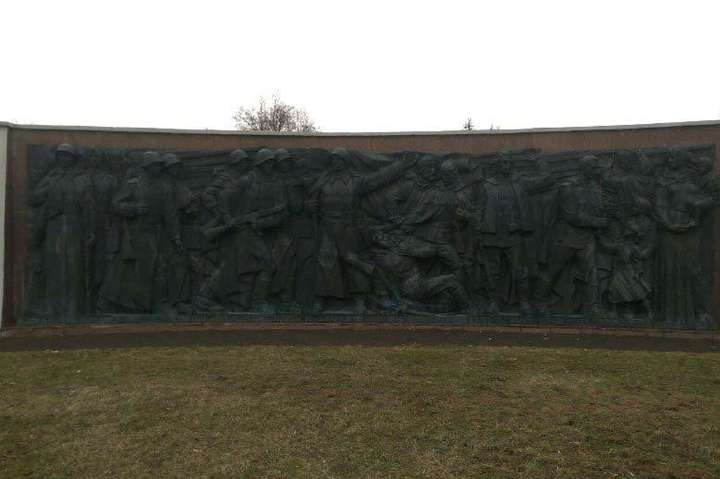 У Рівному вандали відрізали пальці солдату на Монументі Вічної Слави