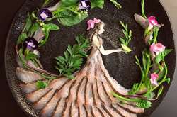 Русалки, ангелы и единороги: японец создает удивительные картины из сырой рыбы