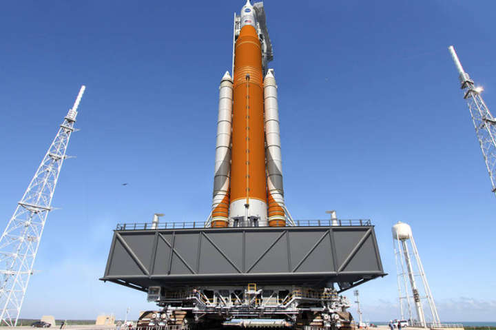 NASA шукає нову ракету для запуску корабля на Місяць 
