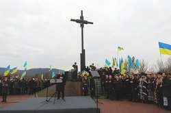 Порошенко доручив збільшити зарплатню гірсько-штурмовим бійцям на 23%