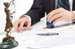 У Києві нотаріус переписав квартиру хворої на шизофренію жінки на нового власника