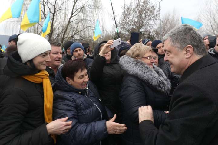 15 березня президент перебуває з візитом на Закарпатті - Порошенко заявив про важливість відкриття Берегівської об’їзної дороги