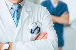 На Прикарпатті лікаря підозрюють у незаконній агітації