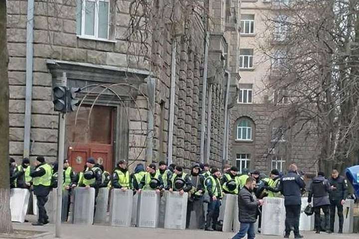 Центр Києва через акцію націоналістів охороняють тисячі поліцейських (фото)