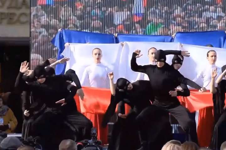 В Криму окупанти відсвяткували анексію концертним номером на честь Путіна (відео)