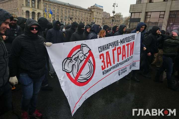 «Нацкорпус» рушив колоною з Майдану до Адміністрації президента