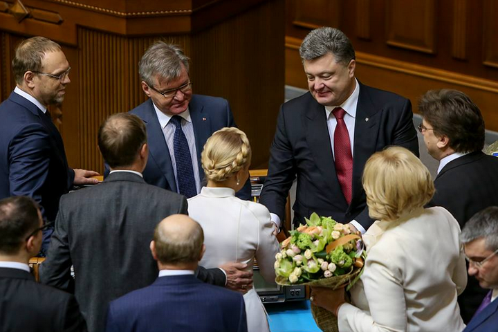 Порошенко в другому турі мінімально виграє у Тимошенко – опитування