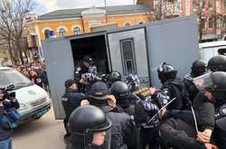 «Нацкорпус» перекрикував Порошенка під час мітингу Полтаві (відео)