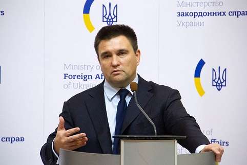 Клімкін запропонував видавати діаспорі українські паспорти