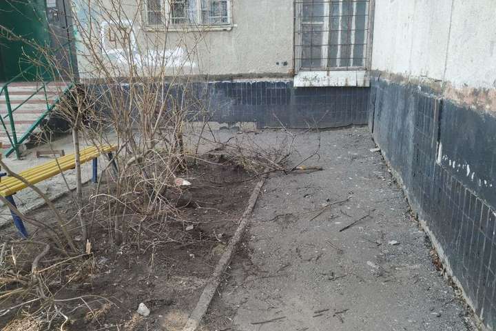 Після приїзду поліції дівчина повідомила, що планувала вкоротити собі віку - У Харкові дівчина зістрибнула з даху 16-поверхівки