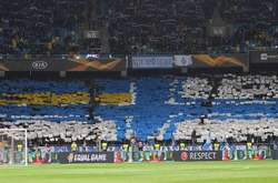 Перформенс динамівських ультрас на підтримку полонених моряків під час матчу «Динамо» - «Челсі»