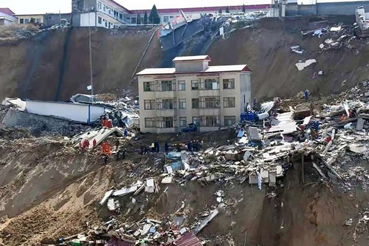 Семеро людей загинули через зсув на півночі Китаю
