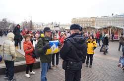 У Москві активіст вийшов на пікет із плакатом «Крим – це Україна»