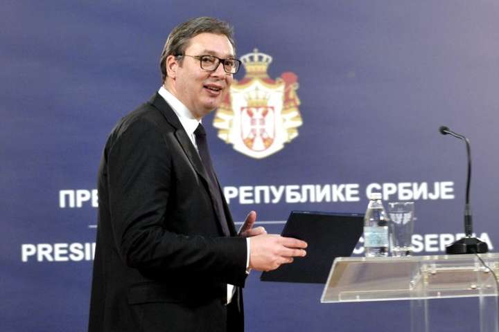 Президент Сербії заявив, що не піде у відставку