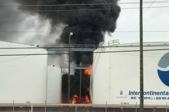 У Техасі сталася пожежа на сховищі нафтопродуктів