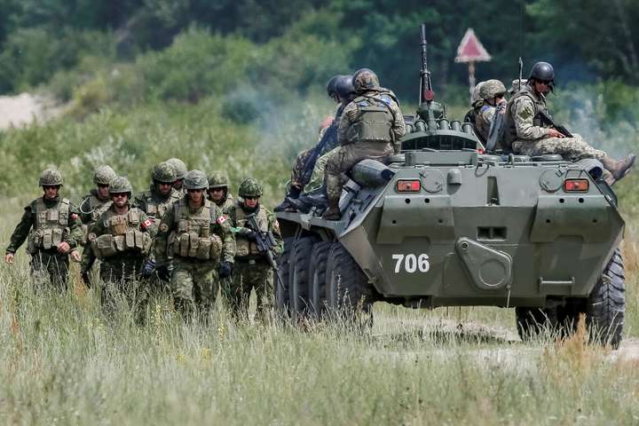 Канада намерена продолжить военную миссию в Украине - СМИ