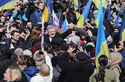 Тільки за офіційними даними на Михайлівській площі зібралися 25 тисяч людей