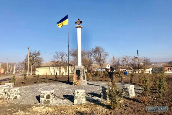 На Одещині сплюндровано меморіал українським воякам (фото)