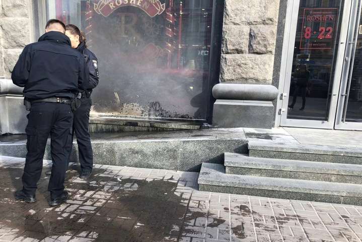 Киевская полиция задержала мужчину, который поджег магазин Roshen