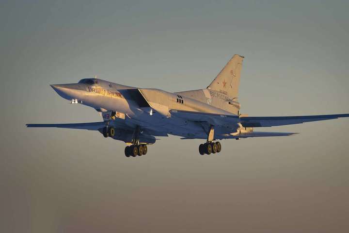 РФ перекинула до окупованого Криму бомбардувальники Ту-22М3