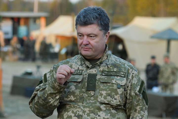 Порошенко: в Україні немає, не було і не буде ніяких приватних армій 
