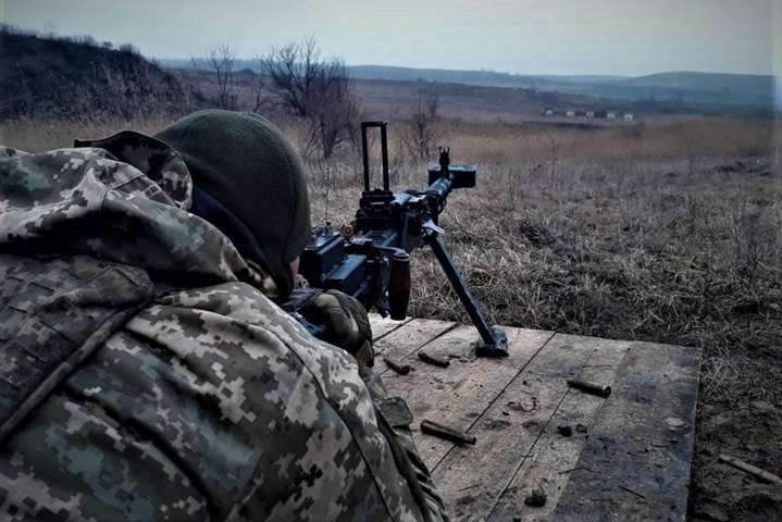 В результате обстрелов на Донбассе погиб украинский военный