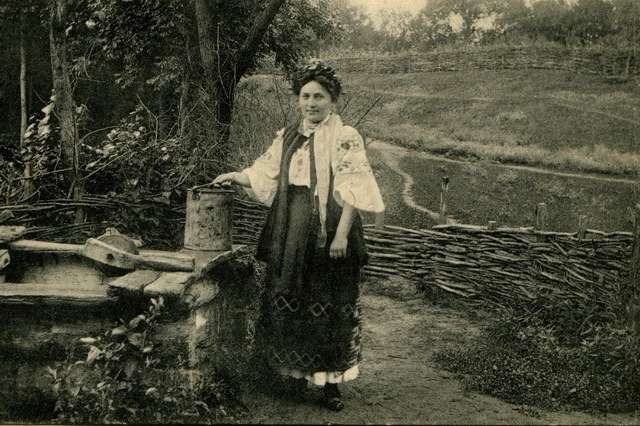 Як одягалися красуні-українки 100 років тому. Фотогалерея