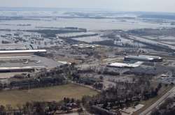 Внаслідок повені в Небрасці загинули три людини, затоплена авіабаза