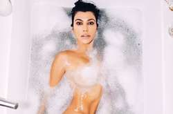 Кортни Кардашьян в ванне призвала девушек любить себя