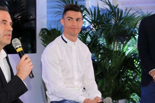 Роналду відкрив в Мадриді центр з пересадки волосся