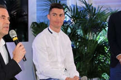 Роналду відкрив в Мадриді центр з пересадки волосся