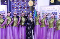 Концертна програма була з танцями азійських народів