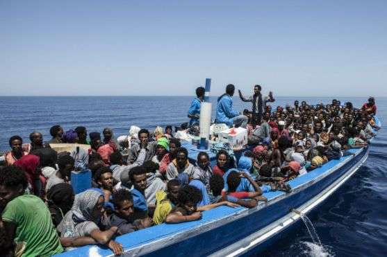 Уряд Італії закрив порти для судна з врятованими мігрантами